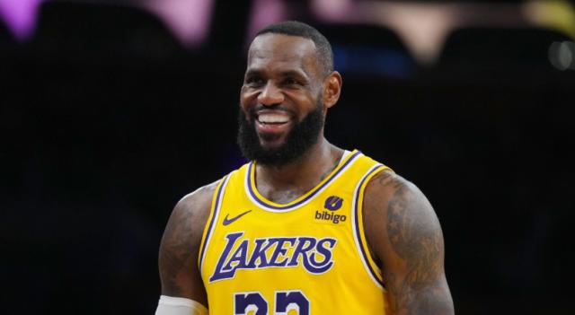 开云体育下载入口-【再见爱人之詹姆斯】持续低迷，退役的脚步越来越近